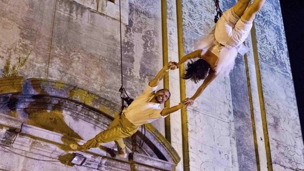 Le piazza e le strade. Castelfiorentino faranno da palcoscenico agli artisti che realizzeranno nel fine settimana la rassegna teatrale In/Canti&Banchi Le piazza e le strade. Castelfiorentino faranno da palcoscenico agli artisti che realizzeranno nel fine settimana la rassegna teatrale In/Canti&Banchi