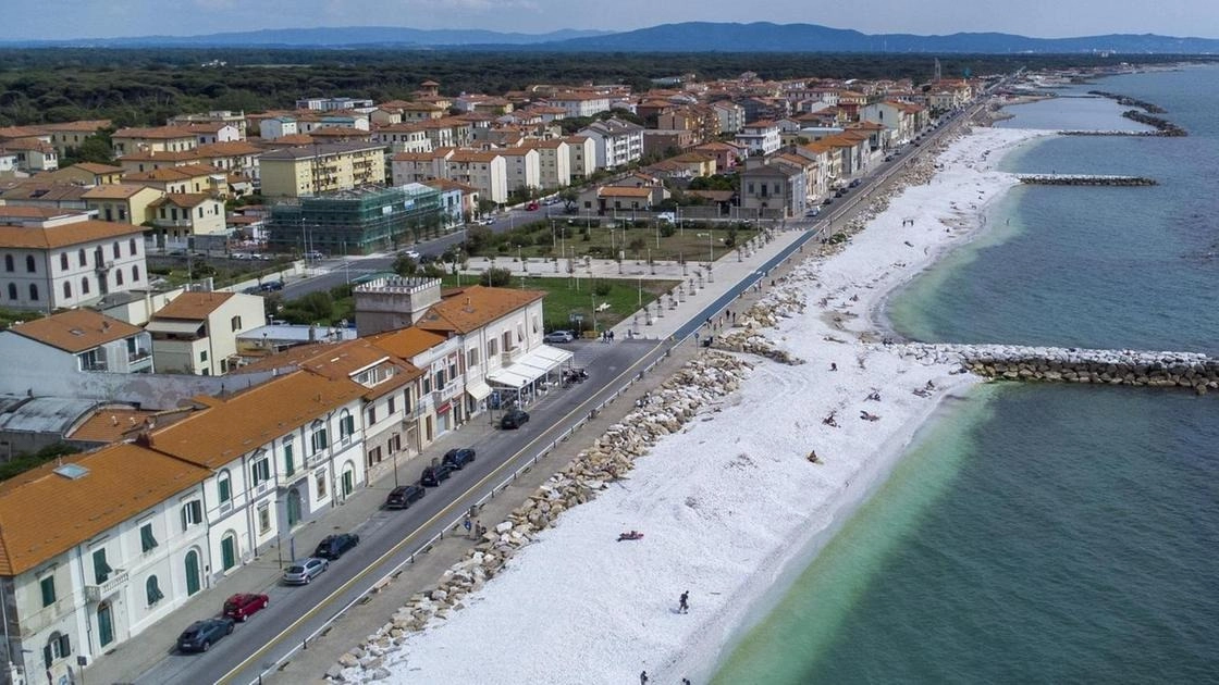 Il lungomare di Marina di Pisa Il lungomare di Marina di Pisa