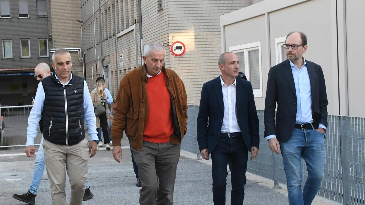 Il sopralluogo di ieri. da parte di Fratelli d’Italia con l’Asl: presenti il consigliere regionale Petrucci, l’onorevole Amorese e il coordinatore Guidi Il sopralluogo di ieri. da parte di Fratelli d’Italia con l’Asl: presenti il consigliere regionale Petrucci, l’onorevole Amorese e il coordinatore Guidi