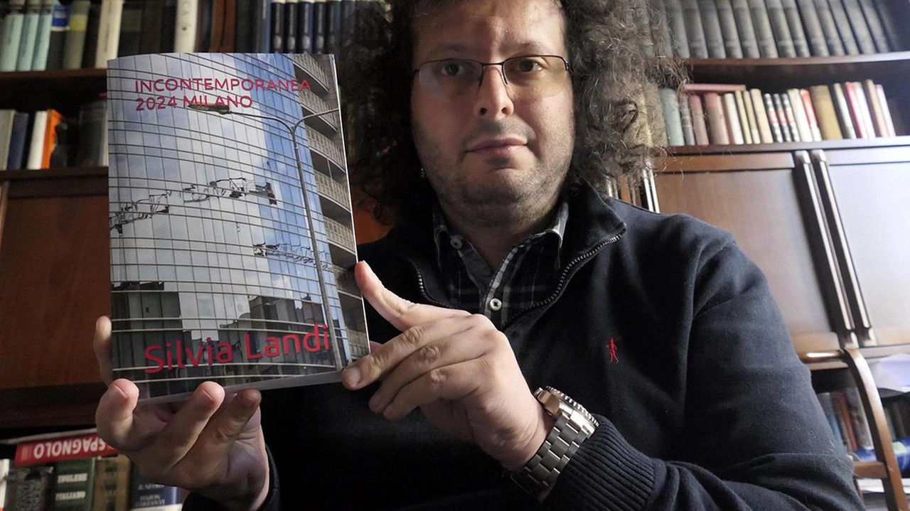 La copertina del libro "Incontemporanea 2024 Milano" presenta la fotografia di Giacomo Mozzi. Il volume, curato da Silvia Landi, sarà presentato oggi alla Red Feltrinelli di Milano. La copertina del libro "Incontemporanea 2024 Milano" presenta la fotografia di Giacomo Mozzi. Il volume, curato da Silvia Landi, sarà presentato oggi alla Red Feltrinelli di Milano.
