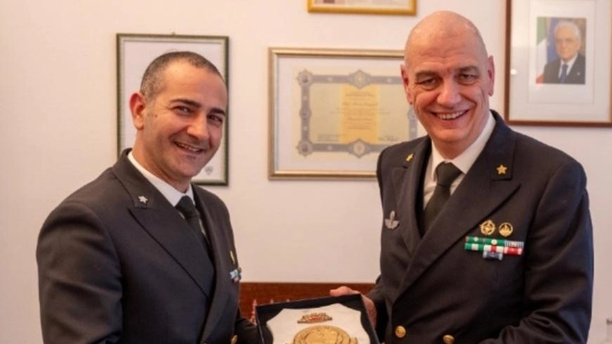 L’ammiraglio Giovanni Canu in visita istituzionale alla Capitaneria di porto dI Marina di Carrara. Si tratta della prima visita dell’ammiraglio,... L’ammiraglio Giovanni Canu in visita istituzionale alla Capitaneria di porto dI Marina di Carrara. Si tratta della prima visita dell’ammiraglio,...