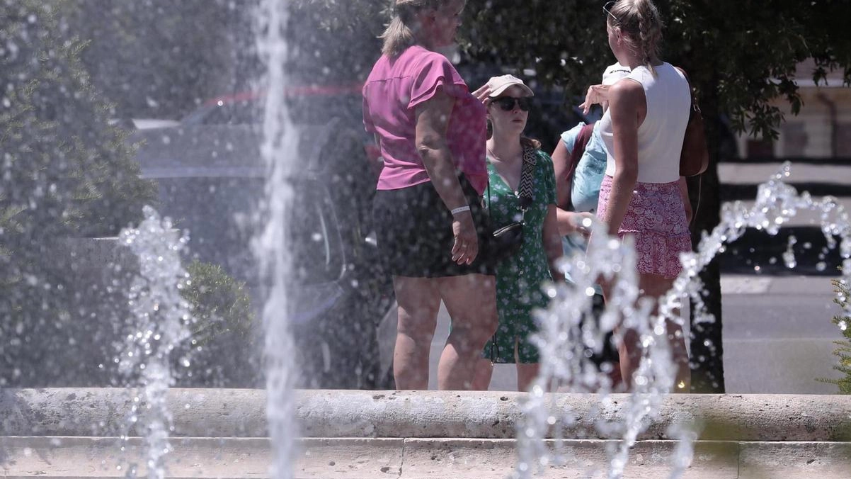 Arriva intanto l’anticiclone africano: ieri temperature di 37° nel Senese, con notti tropicali Ma c’è il rischio pioggia fra il 12 e il 13 Arriva intanto l’anticiclone africano: ieri temperature di 37° nel Senese, con notti tropicali Ma c’è il rischio pioggia fra il 12 e il 13