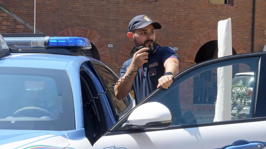 Picchia la sua ex fidanzata. Arrestato un giovane massese. La ragazza ritrovata dalla polizia Picchia la sua ex fidanzata. Arrestato un giovane massese. La ragazza ritrovata dalla polizia