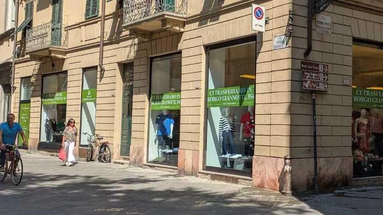 Il grande passo dello storico negozio Musetti abbigliamento si avvicina. I proprietari Maria Rosa e Mario hanno fatto la loro... Il grande passo dello storico negozio Musetti abbigliamento si avvicina. I proprietari Maria Rosa e Mario hanno fatto la loro...