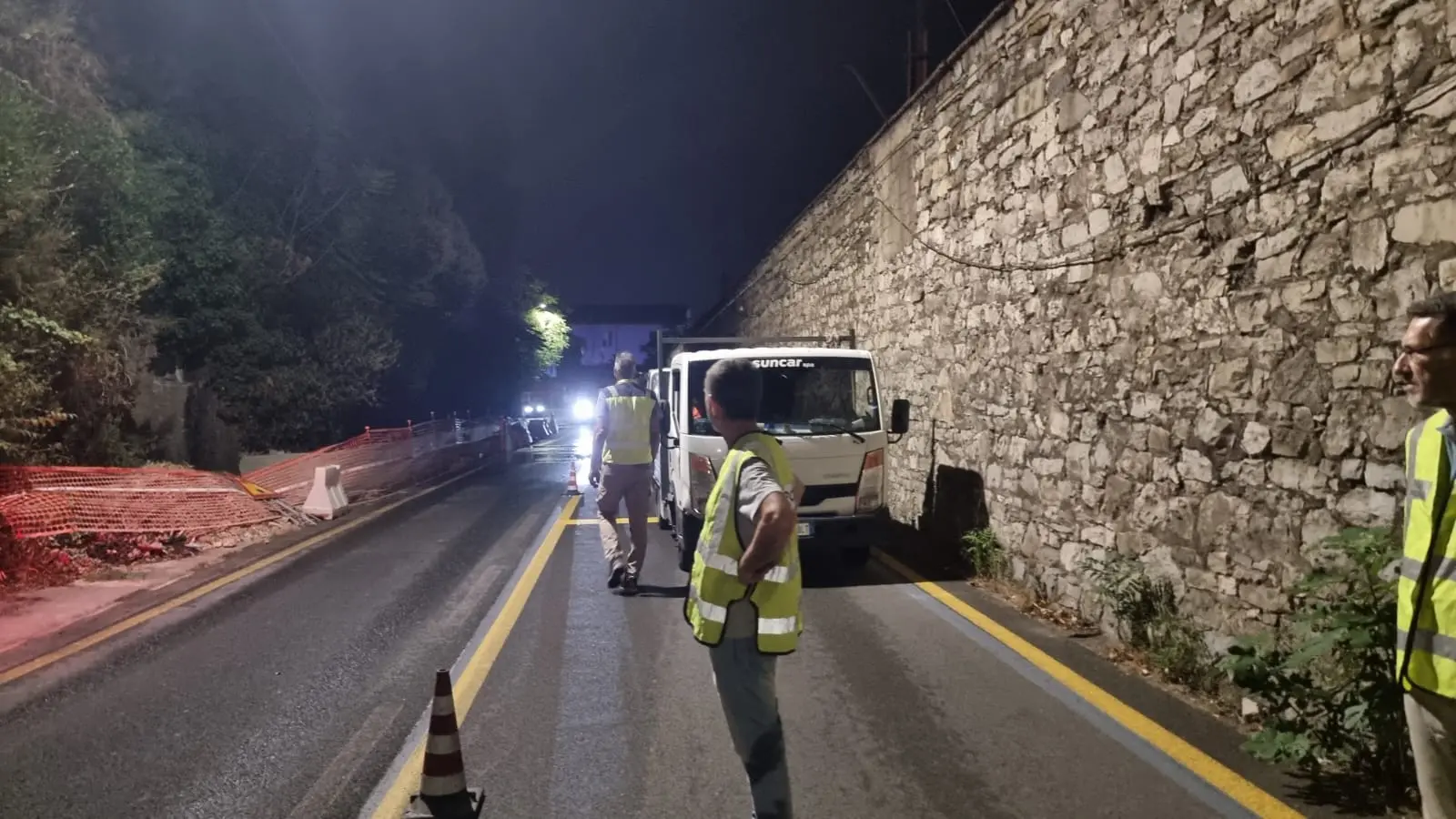 Salta un tubo, città isolata: notte di caos e di lavoro