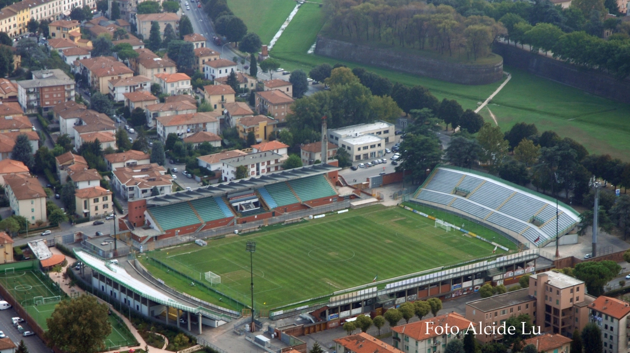 Lo stadio Porta Elisa di Lucca (Alcide) Lo stadio Porta Elisa di Lucca (Alcide)