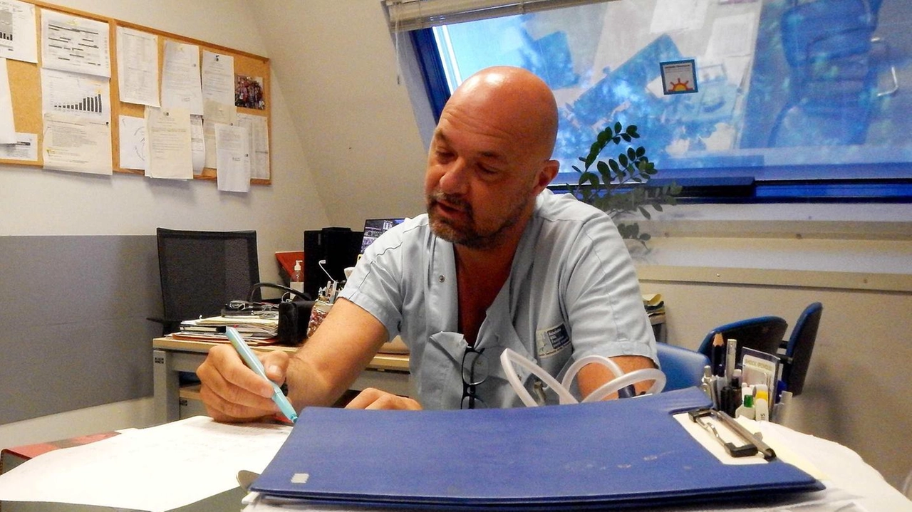 Una mattinata al reparto che assorbe le richieste di cure da tutto il territorio, anche le meno urgenti che si risolvono in giornata. Medici in trincea: "La parola d’ordine è flessibilità. Solo così possiamo venire incontro alle esigenze di chi ha bisogno di noi". Una mattinata al reparto che assorbe le richieste di cure da tutto il territorio, anche le meno urgenti che si risolvono in giornata. Medici in trincea: "La parola d’ordine è flessibilità. Solo così possiamo venire incontro alle esigenze di chi ha bisogno di noi".