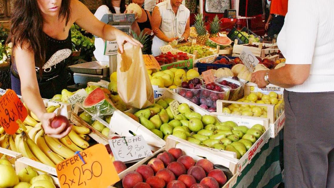 Scontrino shock. “Un’arancia 1,40 euro, così i fiorentini scappano” Scontrino shock. “Un’arancia 1,40 euro, così i fiorentini scappano”