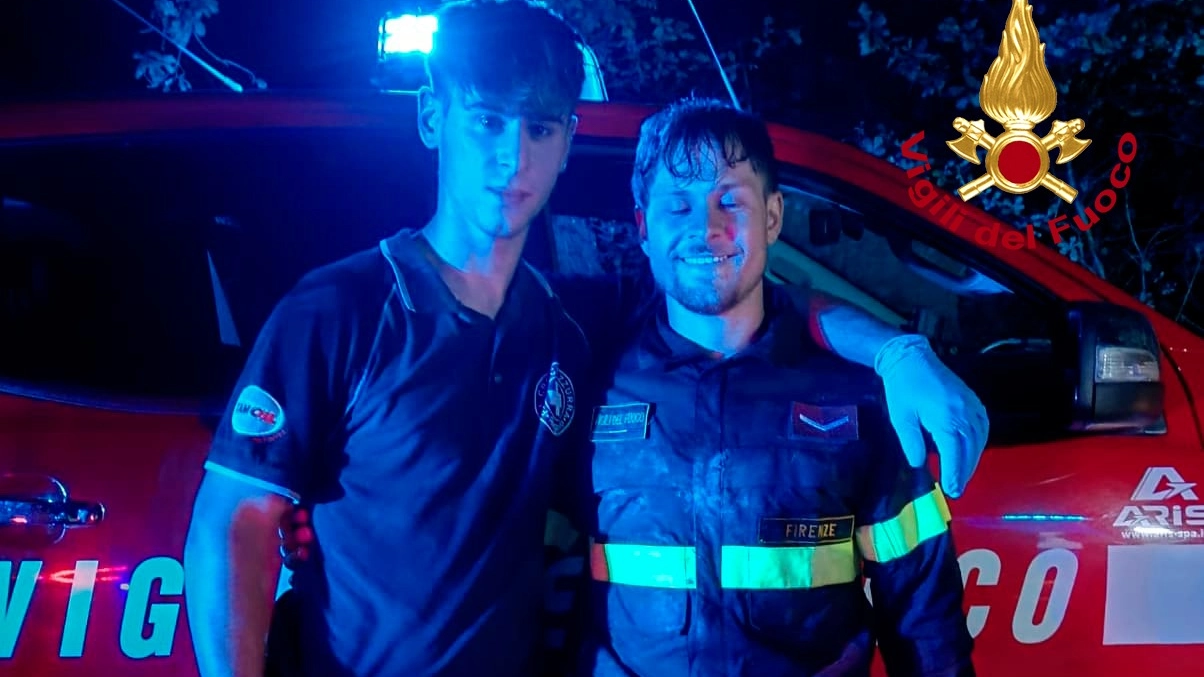 Una squadra mista, composta da due vigili del fuoco e due volontari, ha iniziato la ricerca nella zona dove era stata ritrovata l’auto, il cane poi ha portato i soccorritori sino al punto del fiume dove era caduto il padrone
