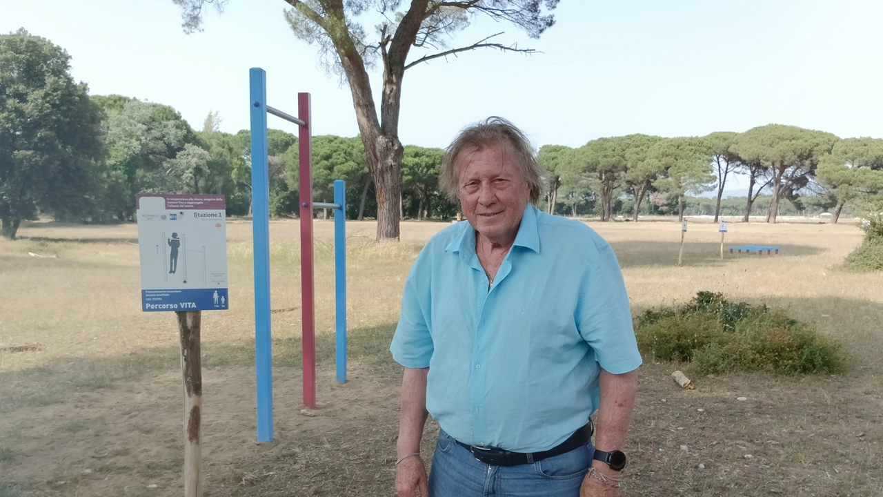 Il presidente Bani davanti al percorso vita Il presidente Bani davanti al percorso vita