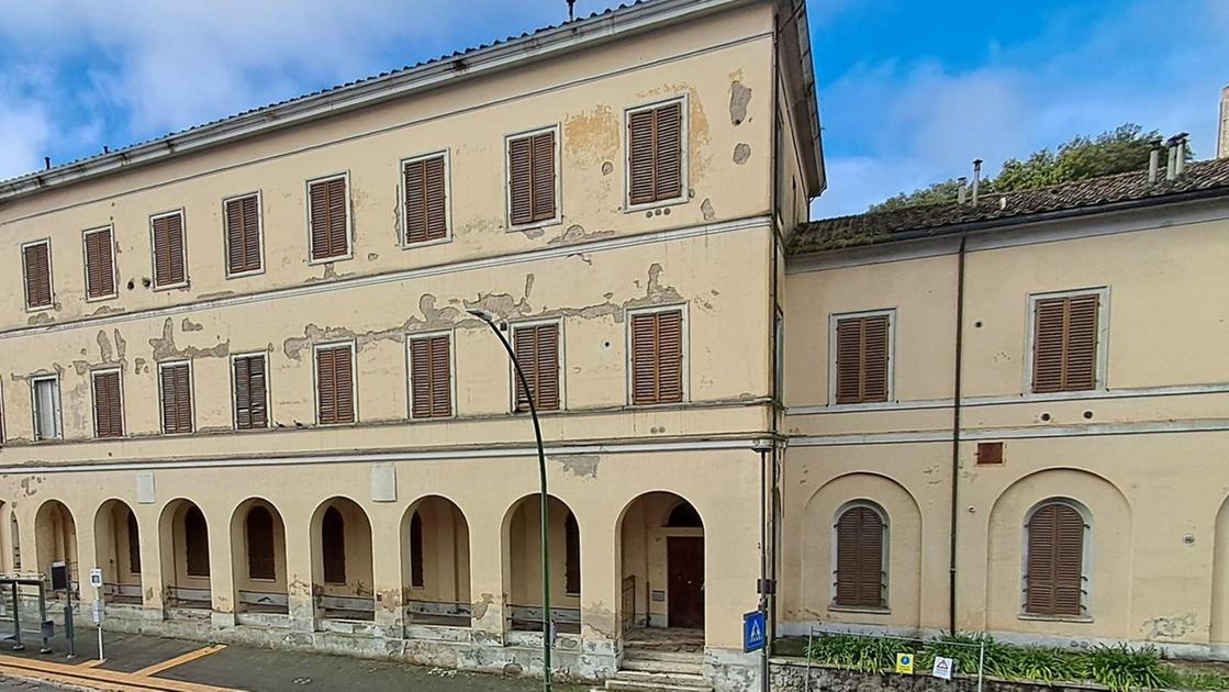 https://www.lanazione.it/image-service/view/acePublic/alias/contentid/ZTAyNmQzMjYtNjAwNC00/0/la-stazione-vecchia-abbandonata-aspetta-ancora-lavvio-del-recupero.jpeg?f=16:9&w=1200&h=630