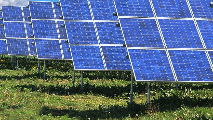 Più fotovoltaico, una scelta obbligata: "Impianti sui terreni di scarso pregio"