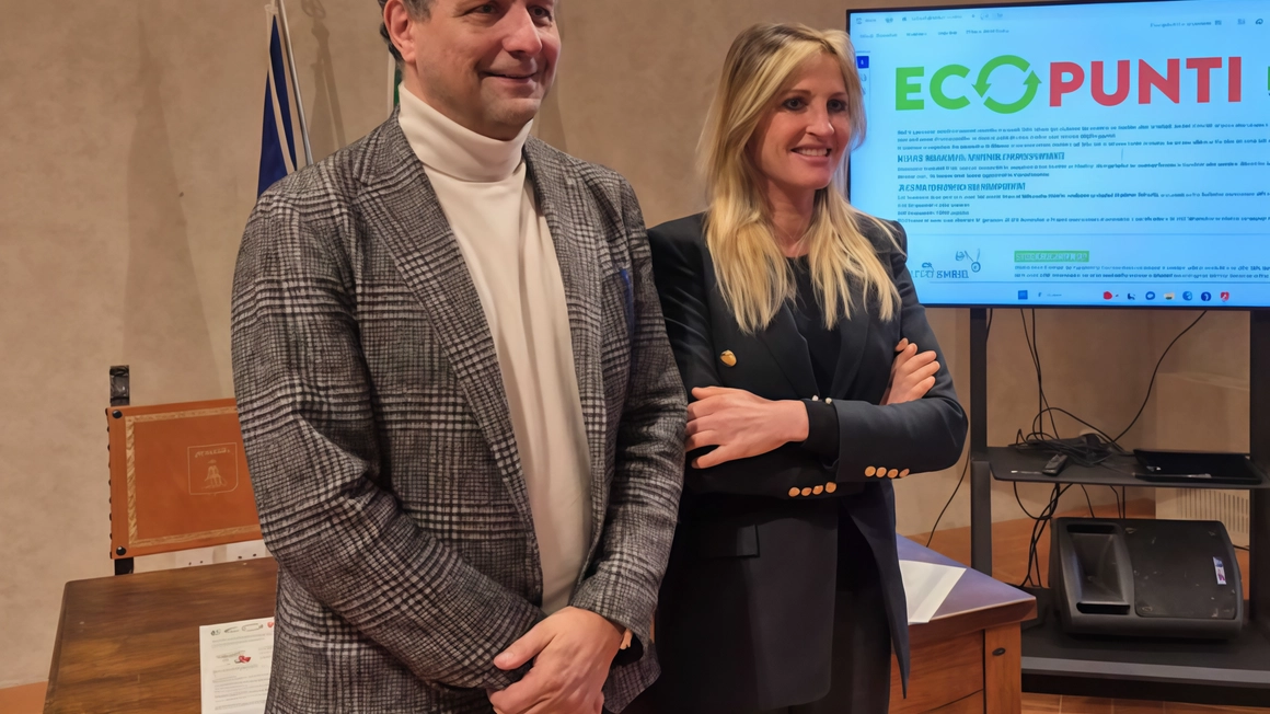 Alessandro Fabbrini, presidente di Sei Toscana, e il sindaco Silvia Chiassai Martini hanno presentato i dettagli di questa iniziativa Alessandro Fabbrini, presidente di Sei Toscana, e il sindaco Silvia Chiassai Martini hanno presentato i dettagli di questa iniziativa