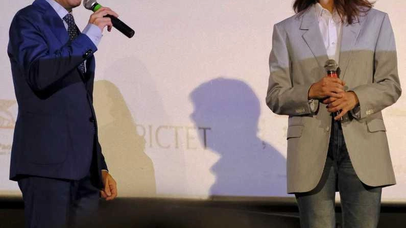 Chiara Mastroianni con Nicola Borrelli, presidente di Lucca Film Festival, ieri pomeriggio al cinema Astra per la proiezione del film “Marcello mio“ Chiara Mastroianni con Nicola Borrelli, presidente di Lucca Film Festival, ieri pomeriggio al cinema Astra per la proiezione del film “Marcello mio“