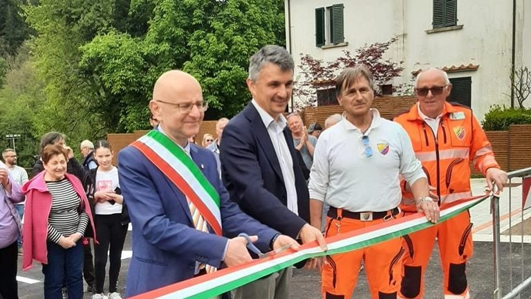 Inaugurata all’ingresso del territorio comunale, una piacevole infrastruttura, che il paese di Pontepetri agognava da anni, si tratta di un... Inaugurata all’ingresso del territorio comunale, una piacevole infrastruttura, che il paese di Pontepetri agognava da anni, si tratta di un...