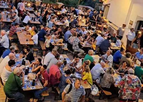 Sagra della focaccetta a Quercia. Festa green con materiali riusabili