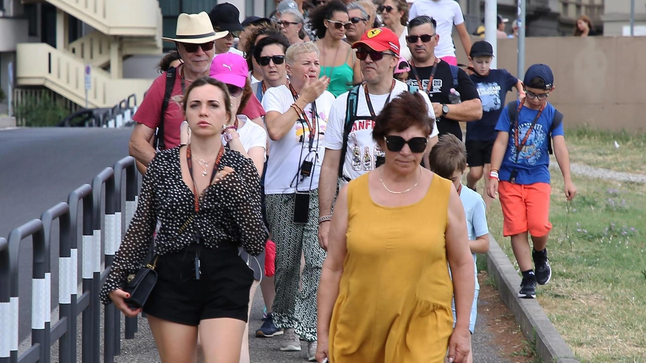 L’analisi delle categorie. Assohotel: "Meno statunitensi e italiani". Più positive Federalberghi e Confcommercio: "È fase di assestamento". L’analisi delle categorie. Assohotel: "Meno statunitensi e italiani". Più positive Federalberghi e Confcommercio: "È fase di assestamento".