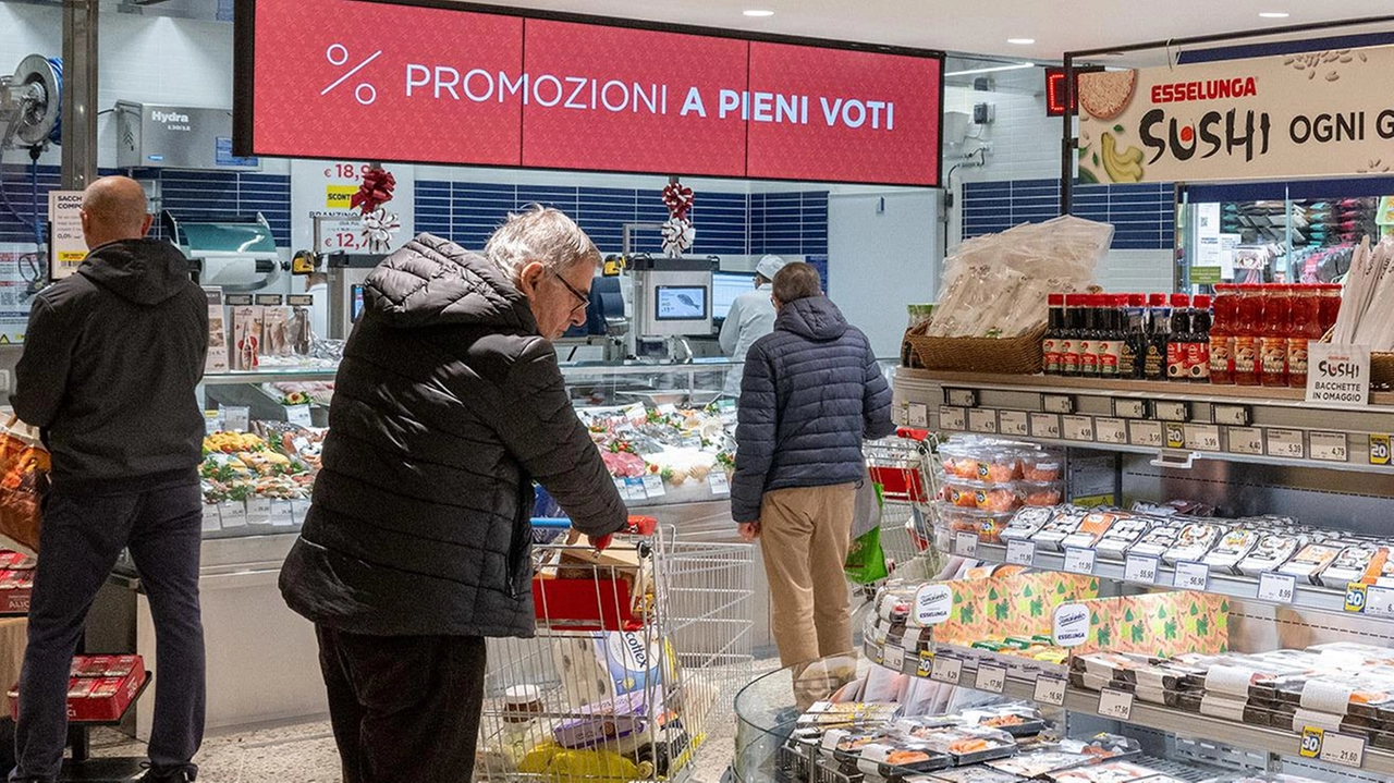 A febbraio 2025, l'inflazione sale all'1,6%, colpendo il potere d'acquisto delle famiglie. Prezzi alimentari in crescita.