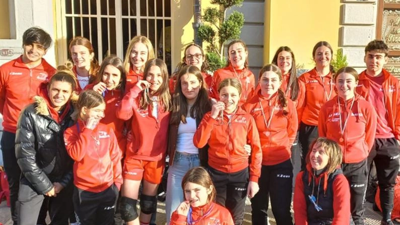 Foto di gruppo per le atlete e gli atleti del “Lucca Roller Club“