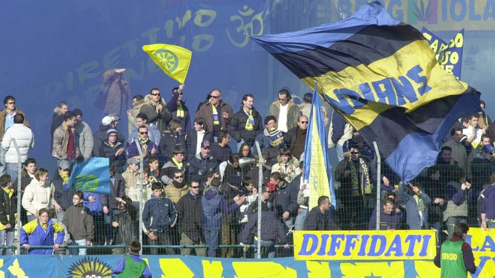 Tifosi della Carrarese allo Stadio dei Marmi Tifosi della Carrarese allo Stadio dei Marmi