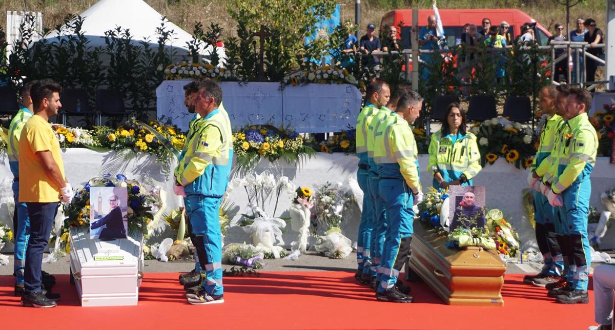 https://www.lanazione.it/image-service/view/acePublic/alias/contentid/ZTE2MjQ4OGQtZTFhNy00/0/gianni-e-giulia-sono-come-voi-il-papa-esalta-i-soccorritori-la-piazza-in-lacrime-applaude.jpeg?f=1.91:1&w=1200