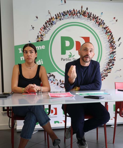 https://www.lanazione.it/image-service/view/acePublic/alias/contentid/ZTE2NDFiMzItYzVhZi00/0/persone-e-territori-al-centro-ecco-il-programma-del-pd.jpeg?f=1.90:1&h=630