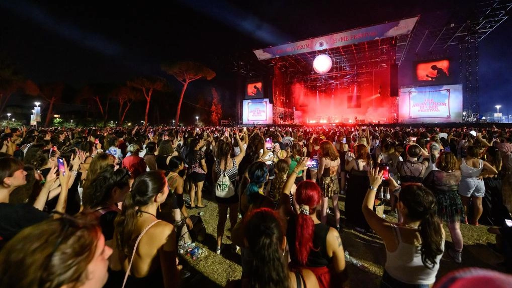 Il pienone a uno dei concerti della Prima Estate a Bussoladomani Il pienone a uno dei concerti della Prima Estate a Bussoladomani