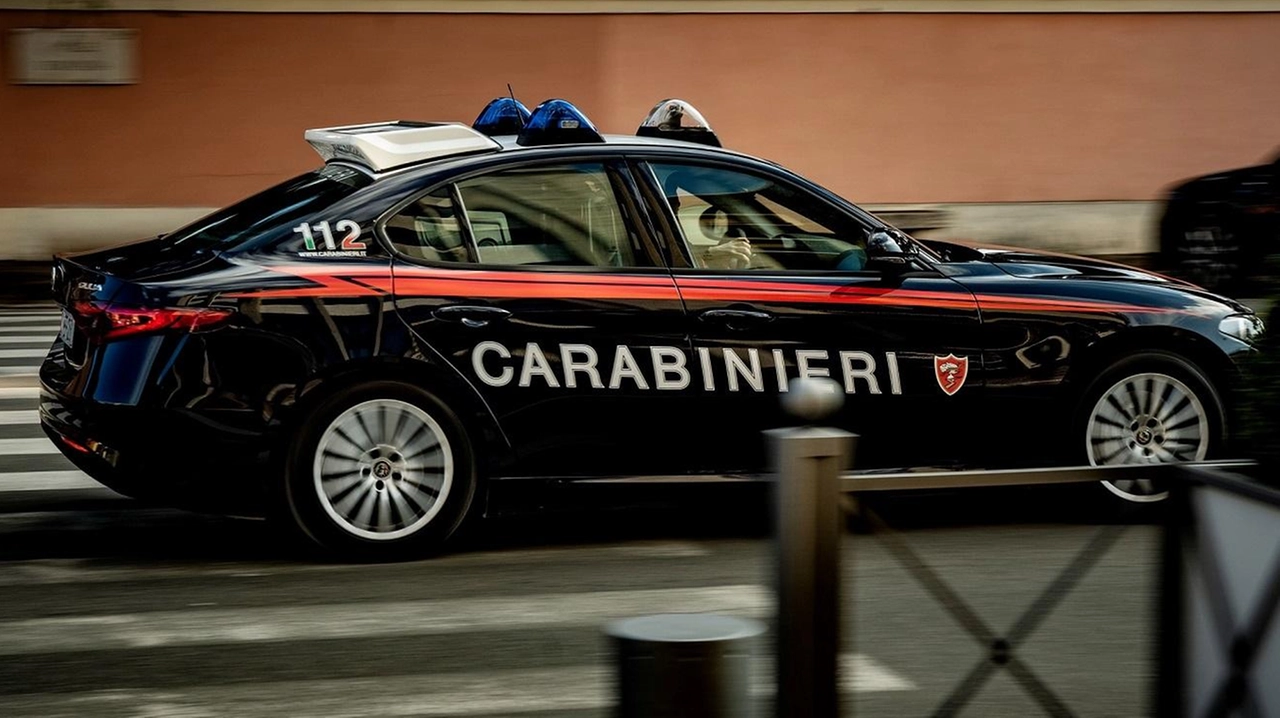 La donna dopo l'aggressione ha chiamato i carabinieri La donna dopo l'aggressione ha chiamato i carabinieri