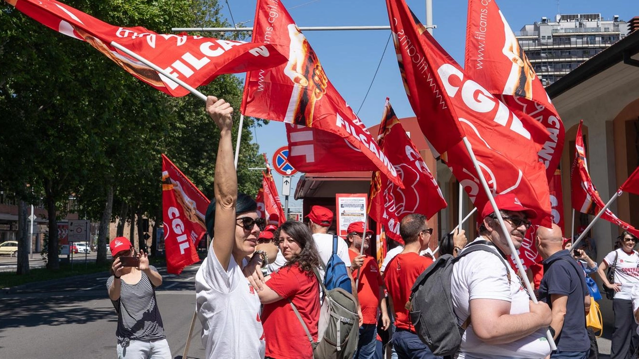 Annunciato sciopero e presidio dei lavoratori del call center per la giornata di oggi Annunciato sciopero e presidio dei lavoratori del call center per la giornata di oggi