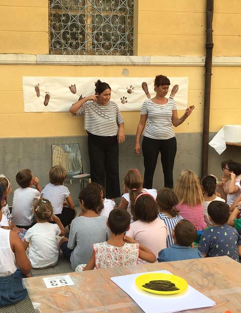 Con Vivere con i bambini. Giochi, laboratori e attività per il ‘Plurale’ dei piccoli Con Vivere con i bambini. Giochi, laboratori e attività per il ‘Plurale’ dei piccoli