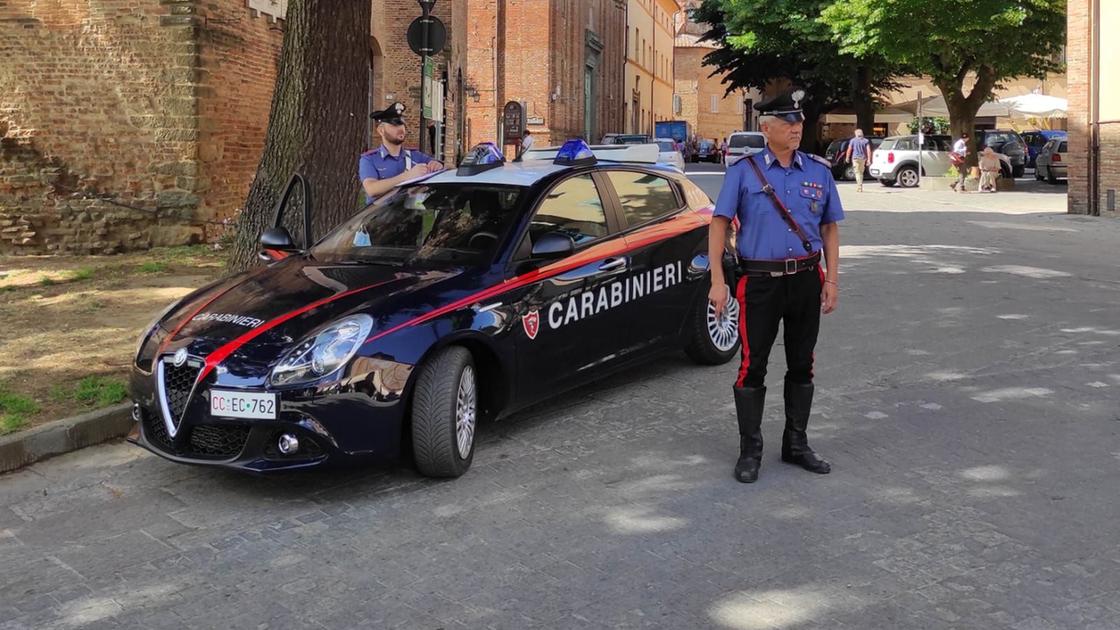 https://www.lanazione.it/image-service/view/acePublic/alias/contentid/ZTE5MmViNmQtMWU0Zi00/0/indagini-dell-arma.jpeg?f=16:9&w=1200&h=630