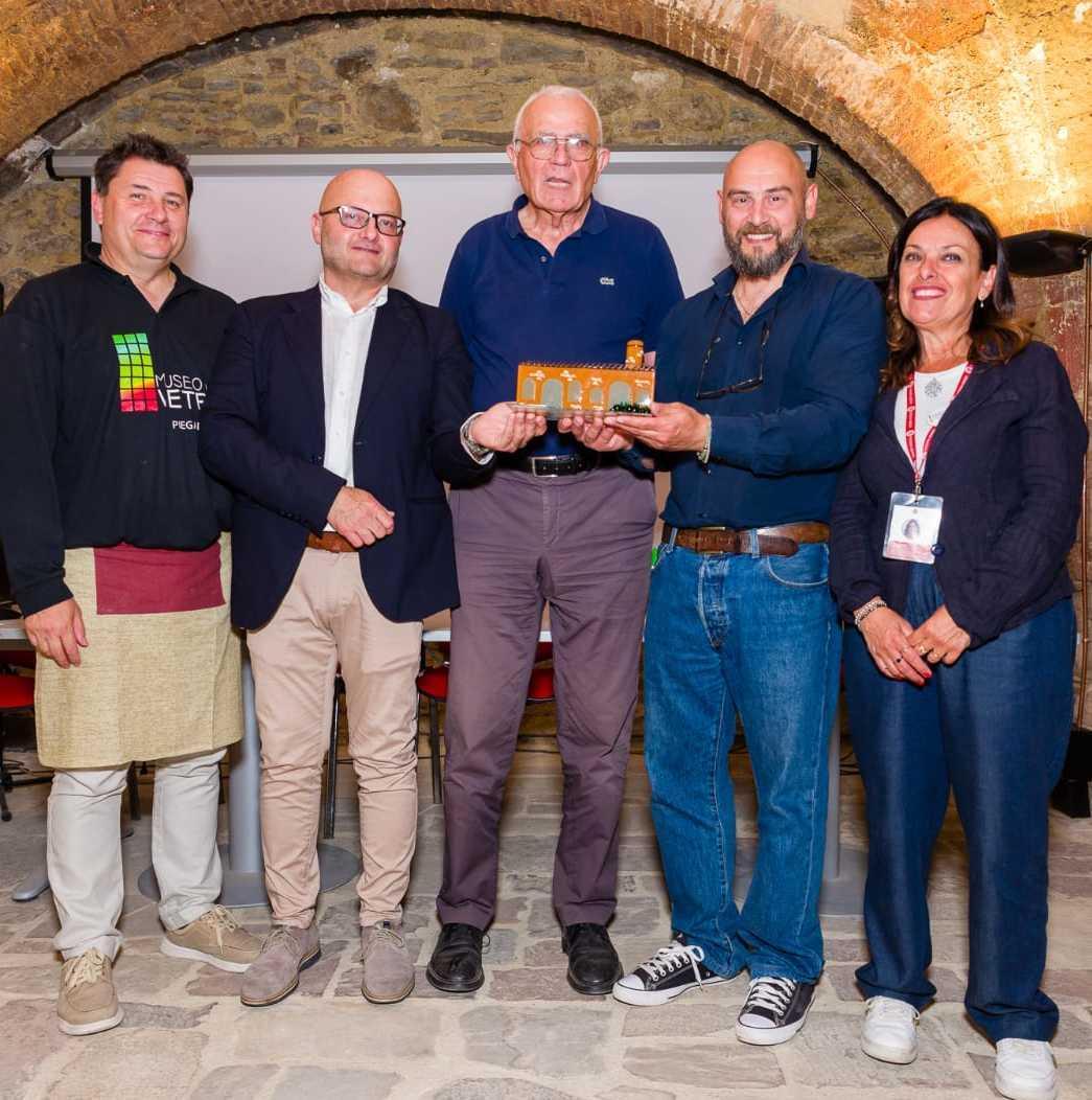 Piegaro celebra il Festival del Vetro. Fornace riaccesa per i ’Maestri’ Piegaro celebra il Festival del Vetro. Fornace riaccesa per i ’Maestri’