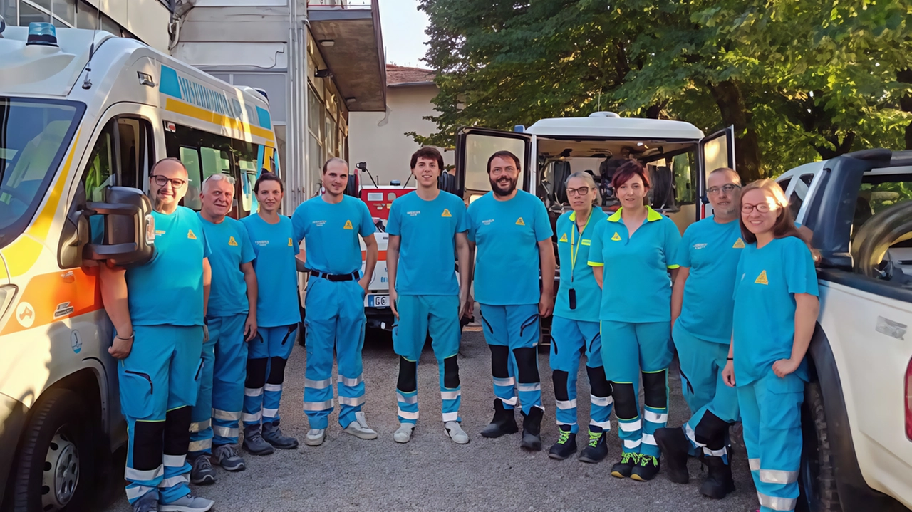 I componenti della. Misericordia di Bibbiena: verrà comunque mantenuto attivo uno sportello secondario di ascolto e consulenza I componenti della. Misericordia di Bibbiena: verrà comunque mantenuto attivo uno sportello secondario di ascolto e consulenza