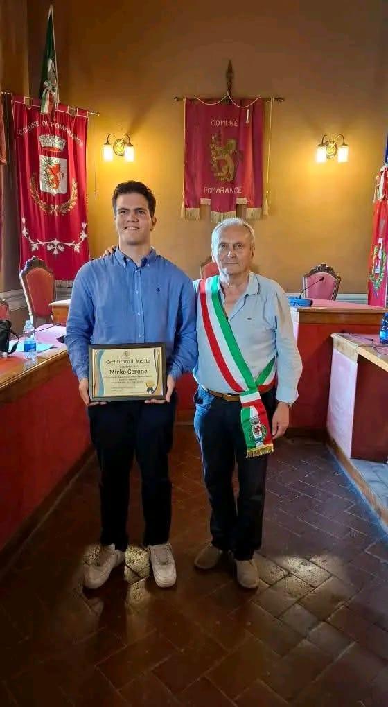 https://www.lanazione.it/image-service/view/acePublic/alias/contentid/ZTEwOTg4ODMtODM3Yy00/0/premiato-lo-studente-mirko-cerone-per-risultati-sportivi-e-scolastici.jpeg