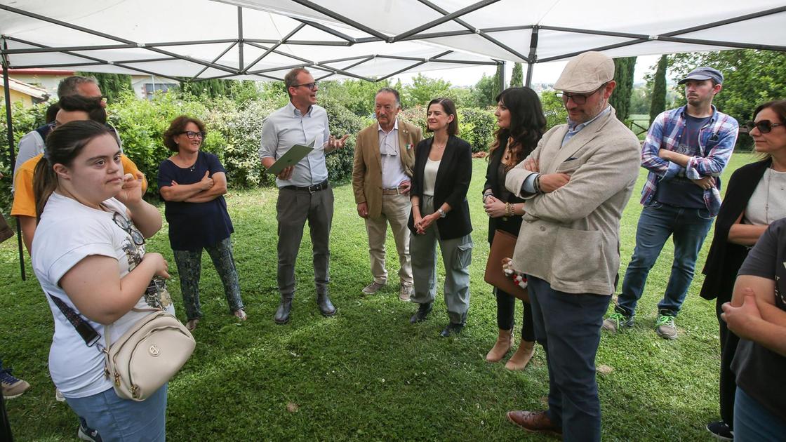 Progetto Vivagri Inaugurate serre e pollaio. L’opportunità: le curano i ragazzi fragili Progetto Vivagri Inaugurate serre e pollaio. L’opportunità: le curano i ragazzi fragili