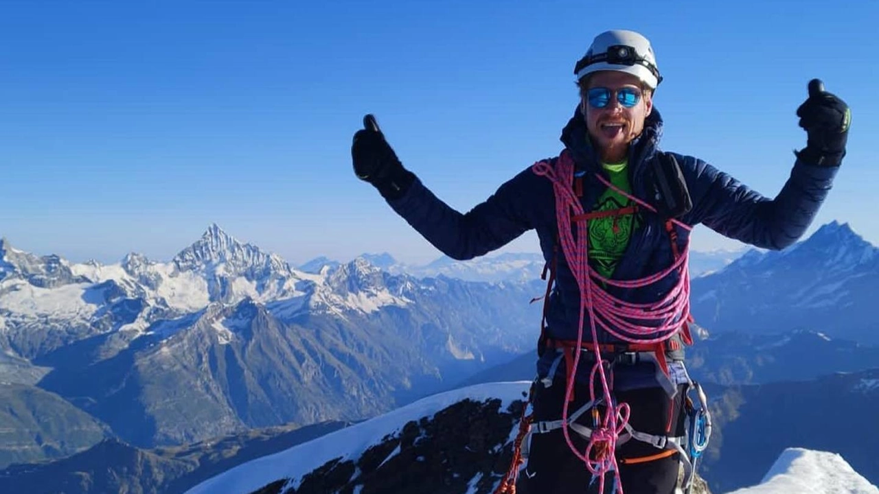 Daniele Pacini, 34 anni, è morto martedì mentre stava scalando in cordata la cima di Nasta nel Cuneese con la fidanzata Daniele Pacini, 34 anni, è morto martedì mentre stava scalando in cordata la cima di Nasta nel Cuneese con la fidanzata