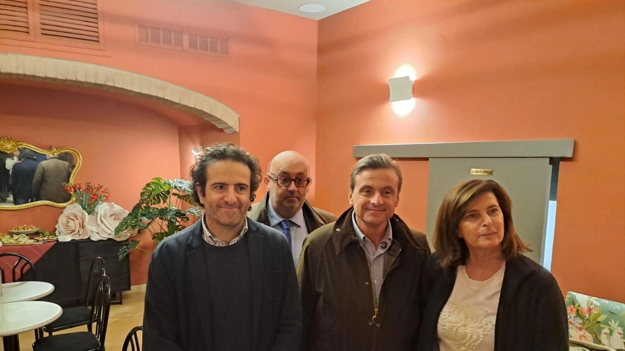 Il leader di Azione, Carlo Calenda, insieme a Giacomo Leonelli e Donatella Porzi nel corso di un’iniziativa a Perugia. in vista delle elezioni regionali Il leader di Azione, Carlo Calenda, insieme a Giacomo Leonelli e Donatella Porzi nel corso di un’iniziativa a Perugia. in vista delle elezioni regionali