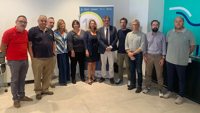 I partecipanti al tavolo di coordinamento sulla crisi del distretto tessile I partecipanti al tavolo di coordinamento sulla crisi del distretto tessile