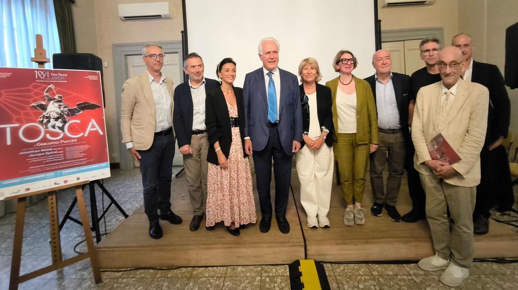 https://www.lanazione.it/image-service/view/acePublic/alias/contentid/ZTFhMjU1MDctMWEwOS00/0/i-cento-anni-del-politeama-il-teatro-festeggia-con-puccini-e-con-una-tosca-immersiva.jpeg?f=1.90:1&w=1200