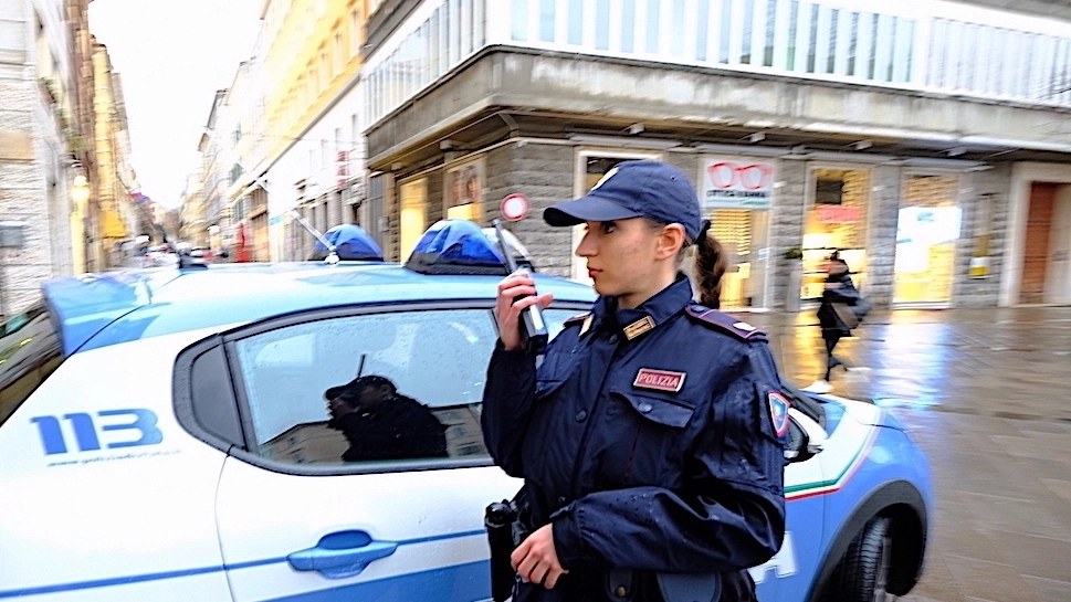 Polizia, foto di repertorio Polizia, foto di repertorio
