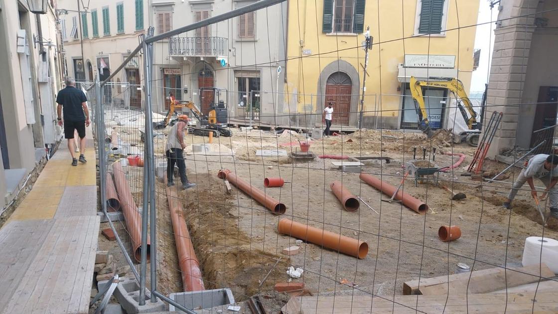 la citt224 e il maxi cantiere siamo ancora in ritardo la strada rester224 chiusa