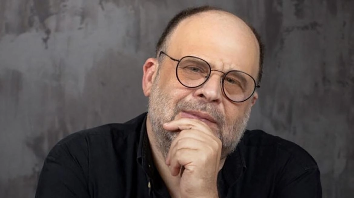 Luca Arnaù. è un giornalista, scrittore e sceneggiatore italiano, dal 1992 al 2004 ha lavorato per Il Secolo XIX Luca Arnaù. è un giornalista, scrittore e sceneggiatore italiano, dal 1992 al 2004 ha lavorato per Il Secolo XIX
