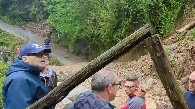 Maxi intervento suddiviso in tre tranches per ripristinare il manto stradale delle principali arterie cittadine. Micropali e cordoli per rinforzare il tratto che porta alle colline del Candia danneggiato dagli smottamenti. Maxi intervento suddiviso in tre tranches per ripristinare il manto stradale delle principali arterie cittadine. Micropali e cordoli per rinforzare il tratto che porta alle colline del Candia danneggiato dagli smottamenti.