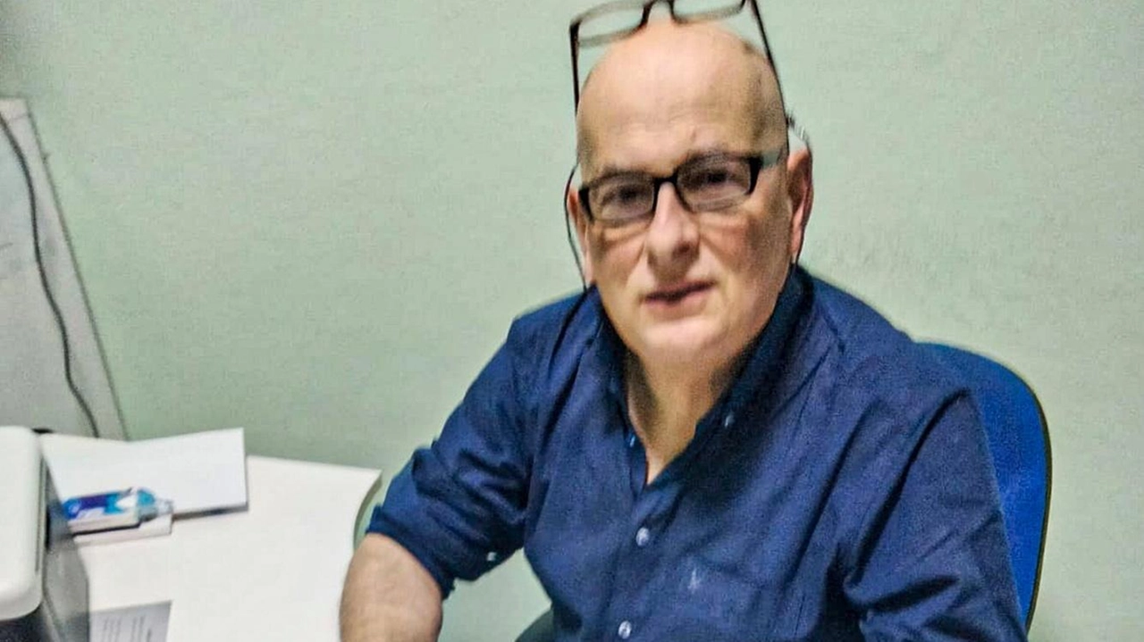 Enzo Leonardo a ferragosto dovrebbe lasciare dopo due anni di proroga: Marradi e Palazzuolo tremano "Qui i pazienti mi vogliono bene, chissà cosa decideranno i piani alti. Non c’è programmazione" . Enzo Leonardo a ferragosto dovrebbe lasciare dopo due anni di proroga: Marradi e Palazzuolo tremano "Qui i pazienti mi vogliono bene, chissà cosa decideranno i piani alti. Non c’è programmazione" .