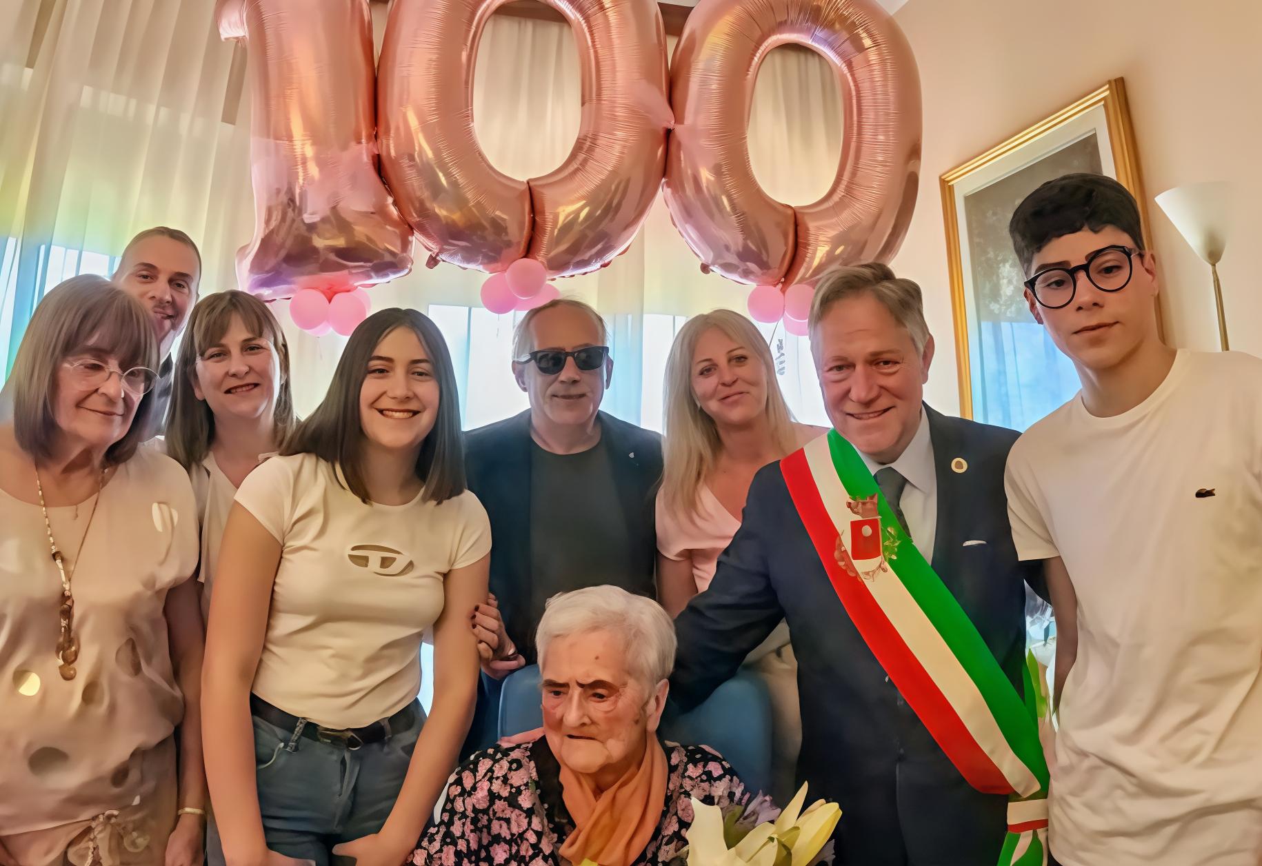 I 100 anni di Noemi Iside. Grande festa a Pallerone