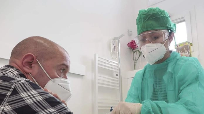 A Vagli Sopra il punto prelievi del sangue, gestito grazie al volontariato e all'Asl, continua a registrare successo grazie alla dottoressa Rosalba Giorgi. A Vagli Sopra il punto prelievi del sangue, gestito grazie al volontariato e all'Asl, continua a registrare successo grazie alla dottoressa Rosalba Giorgi.