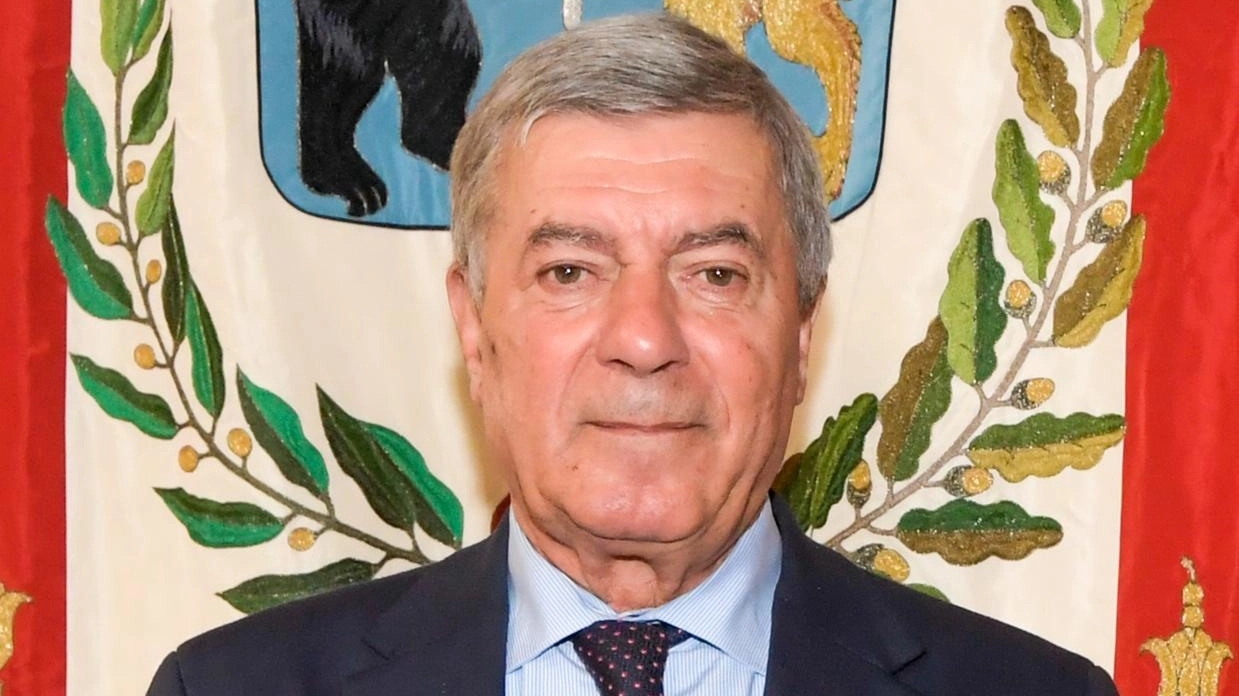 Gli esponenti di opposizione escono dall’assemblea. Duro botta e risposta. Ieri sera altro stop in aula. Gli esponenti di opposizione escono dall’assemblea. Duro botta e risposta. Ieri sera altro stop in aula.