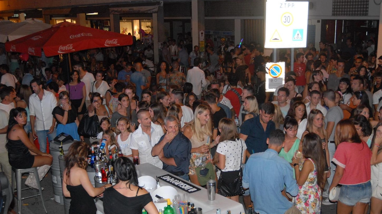 Prove generali di movida: la questura. ha fatto chiudere per dieci giorni un locale a Marina Prove generali di movida: la questura. ha fatto chiudere per dieci giorni un locale a Marina