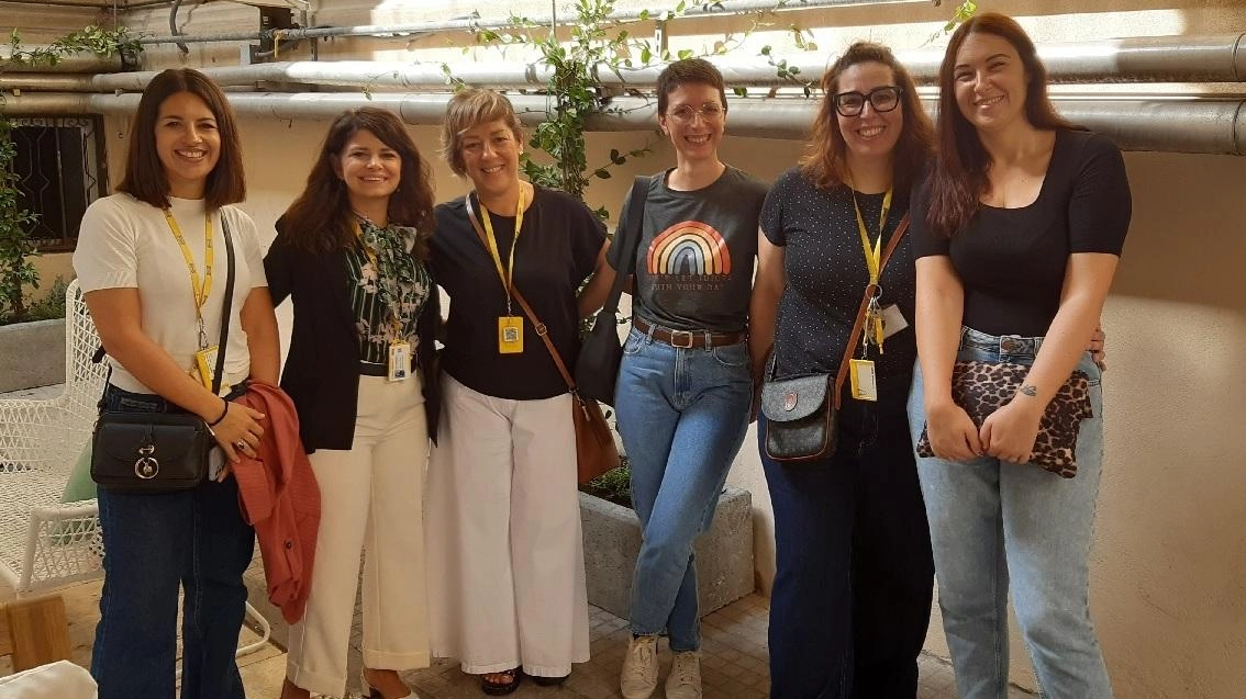 Le ragazze di Ikea Pisa che hanno allestito il Giardino dei Nespoli