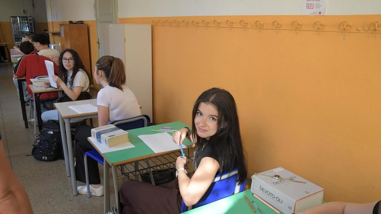 I quesiti di matematica hanno spiazzato studenti e commissari. Ma poi tutti si sono cimentati con le funzioni e hanno compleato la prova. Ora tre giorni di riposo e poi da lunedì via con le interrogazioni orali. I quesiti di matematica hanno spiazzato studenti e commissari. Ma poi tutti si sono cimentati con le funzioni e hanno compleato la prova. Ora tre giorni di riposo e poi da lunedì via con le interrogazioni orali.